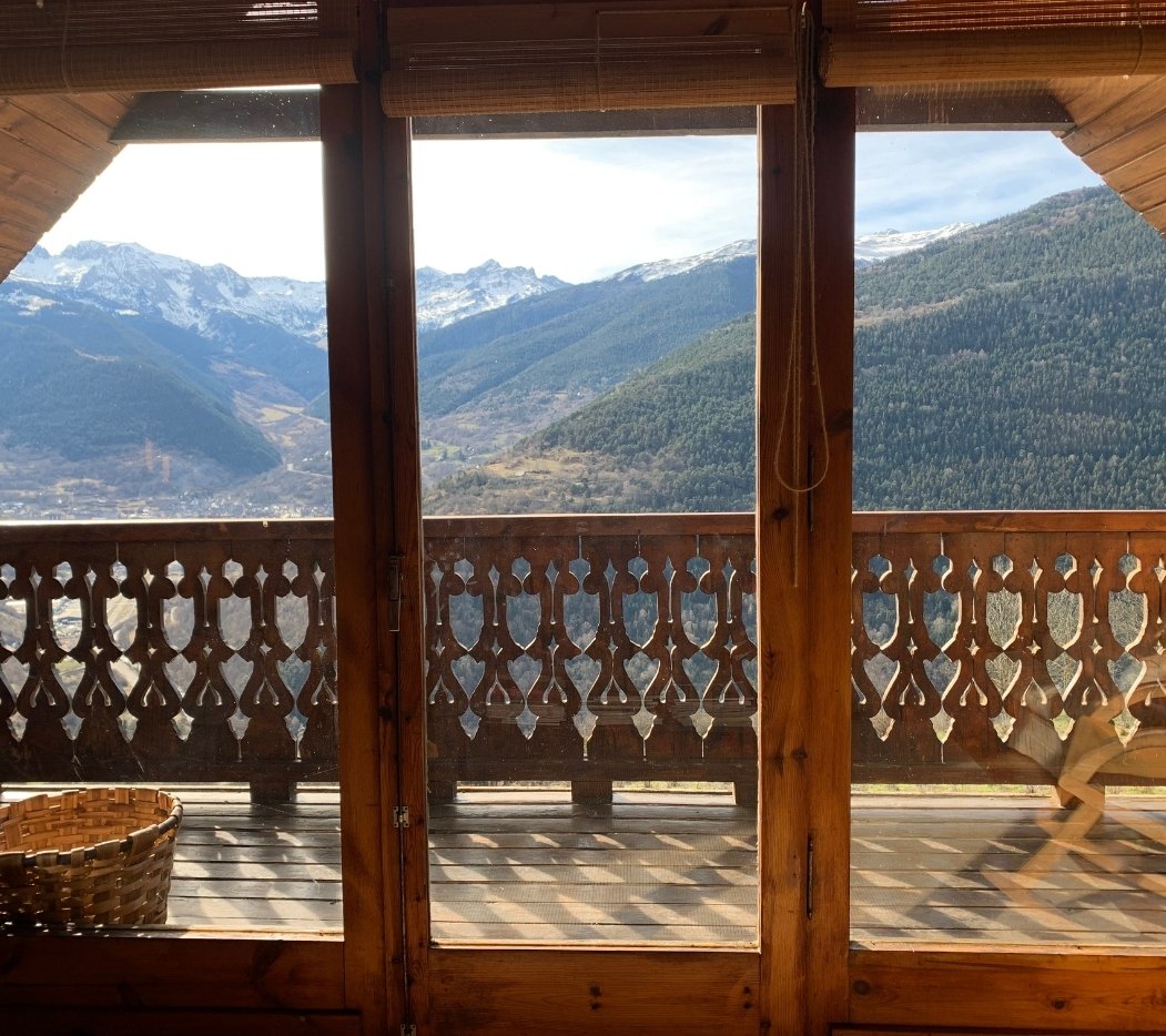 Terraza con vistas a la montaña · Casa para alquiler vacacional en el Pirineo